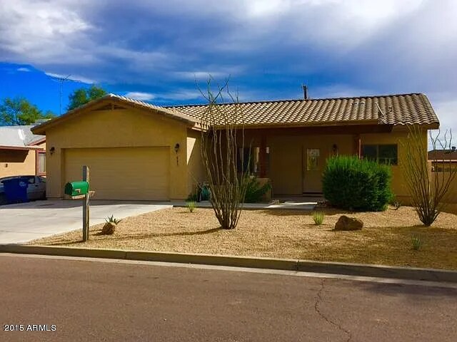 885 N Poppy St in Wickenburg, AZ - Building Photo