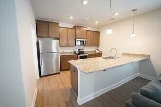 18 Sago Palm Wy in Bloomingdale, GA - Building Photo - Building Photo