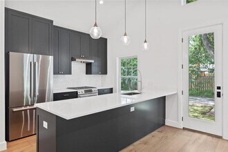 3705 Jackson Ave in Austin, TX - Foto de edificio - Building Photo