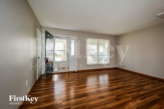 1036 Drexel Dr in St. Charles, MO - Foto de edificio - Building Photo