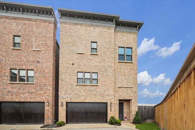 property at 2803 Hicks St