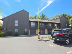 544 Westgate Dr in Edison, NJ - Building Photo