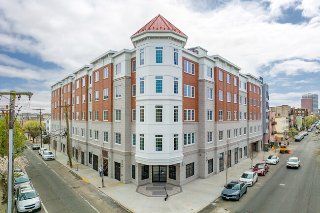 Riverbank Commons in Newark, NJ - Foto de edificio - Building Photo