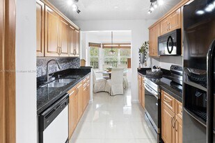 701 SW 141st Ave in Pembroke Pines, FL - Building Photo