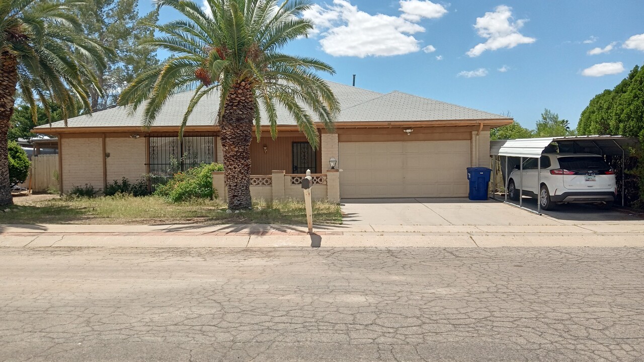 9116 E Palm Tree Dr in Tucson, AZ - Foto de edificio