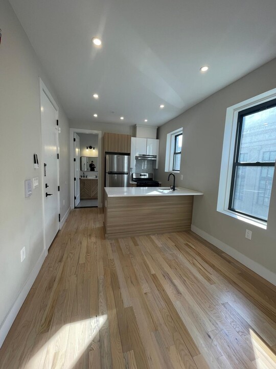 108 Lembeck Ave, Unit 2B in Jersey City, NJ - Building Photo