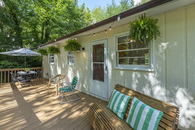 18 Jones Hillock Dr in Asheville, NC - Foto de edificio - Building Photo