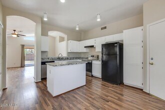 7409 W Crest Ln in Glendale, AZ - Building Photo - Building Photo