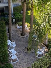 519 Roma Ct, Unit 519 Roma Ct in Naples, FL - Foto de edificio - Building Photo