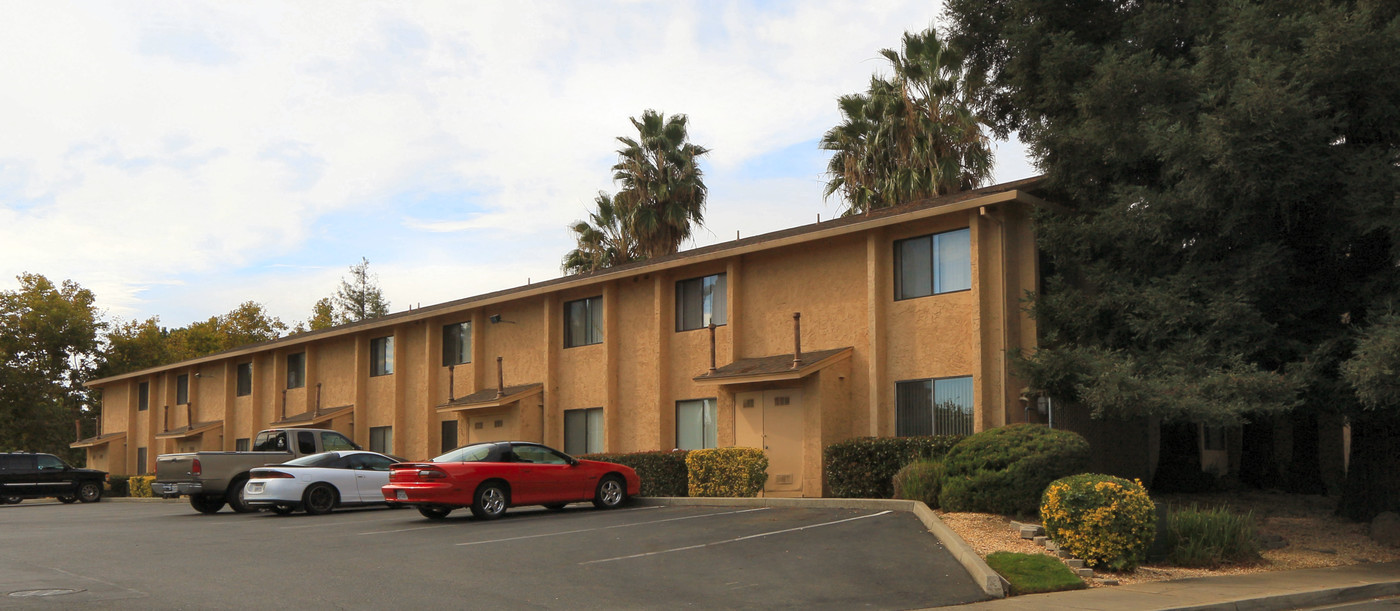 Joshua Tree Apartments in Yuba City, CA - Building Photo