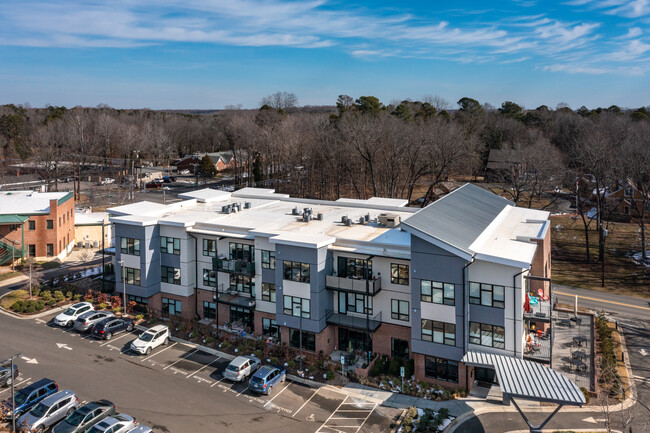 515 N Churton St in Hillsborough, NC - Foto de edificio - Building Photo