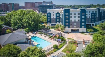 111 Edgeway Dr in Winston-Salem, NC - Building Photo