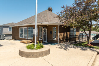 Oak Point Townhomes in St. Robert, MO - Building Photo - Building Photo