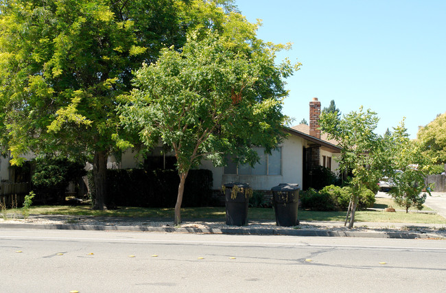 4087 Hoen Ave in Santa Rosa, CA - Building Photo - Building Photo