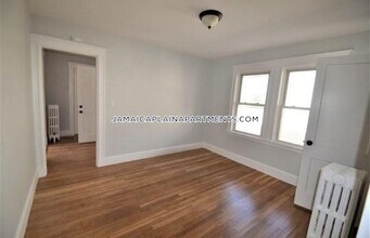 344 Hyde Park Ave-Unit -3 in Boston, MA - Building Photo - Building Photo