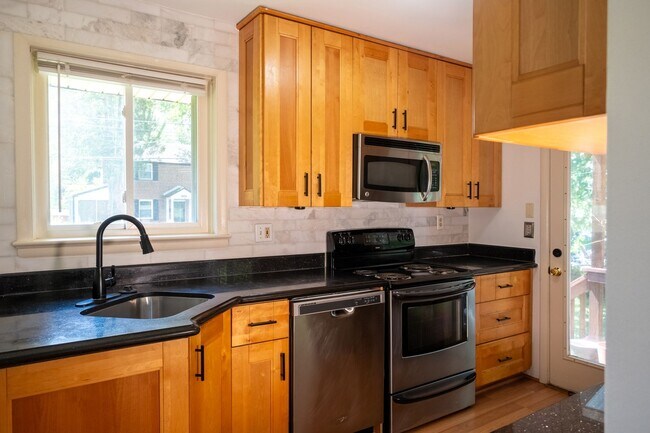 10000 Kinross Ave in Silver Spring, MD - Building Photo - Building Photo