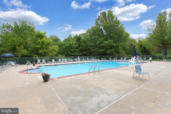 11 Coral Tree Ct in Trenton, NJ - Building Photo - Building Photo