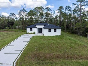 1006 Hamilton Ave in Lehigh Acres, FL - Foto de edificio - Building Photo