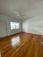 1011 9th St in Miami Beach, FL - Building Photo - Building Photo