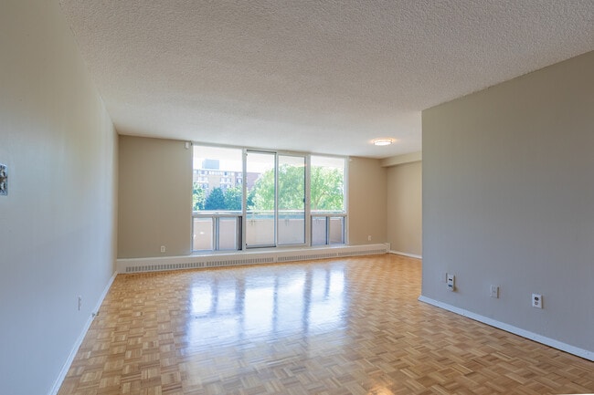 Summit Place in Oshawa, ON - Building Photo - Building Photo