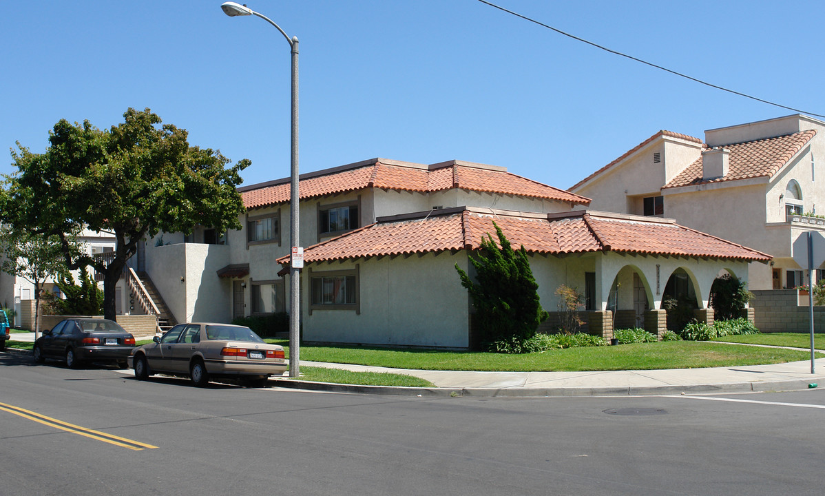 16742 Hoskins St in Huntington Beach, CA - Building Photo