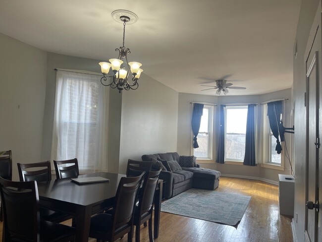 1339 N Western Ave, Unit 3 in Chicago, IL - Building Photo - Building Photo