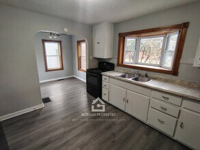 2016 Poplar St in Anderson, IN - Foto de edificio - Building Photo