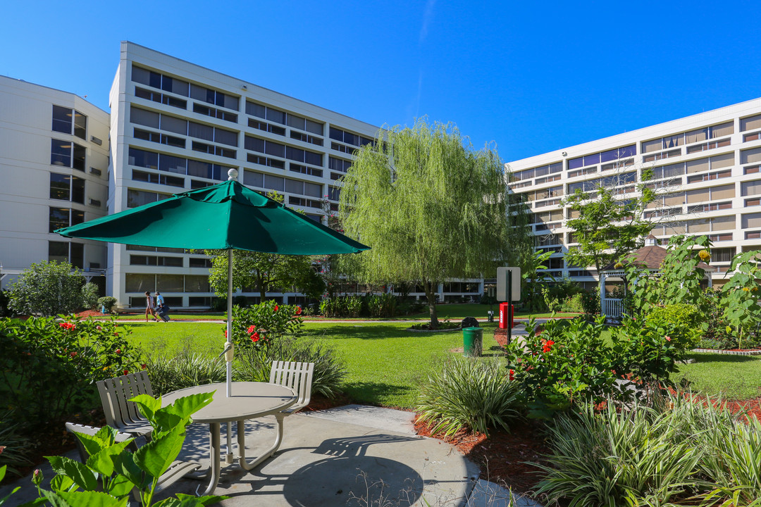 Florida Christian Apartments in Jacksonville, FL - Building Photo