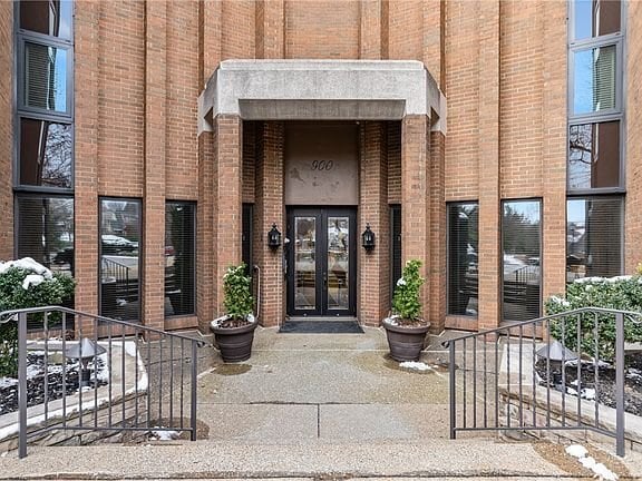 900 Washington Rd, Unit 11 in Pittsburgh, PA - Building Photo - Building Photo