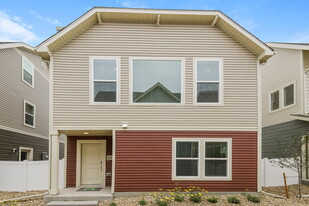 18574 E 47th Pl in Denver, CO - Building Photo