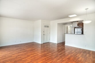 160 Cedar Way in Laguna Beach, CA - Building Photo - Building Photo
