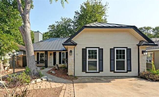 5304 China Berry Rd in Austin, TX - Building Photo - Building Photo