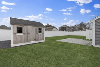 7 Water St in West Yarmouth, MA - Foto de edificio - Building Photo