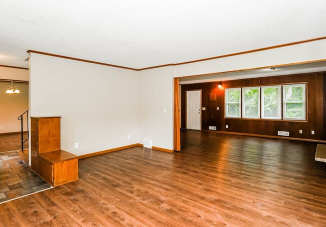 2300 Zenith Ave N in Minneapolis, MN - Building Photo - Building Photo