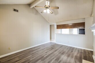 6991 Raleigh Lagrange Rd in Cordova, TN - Foto de edificio - Building Photo