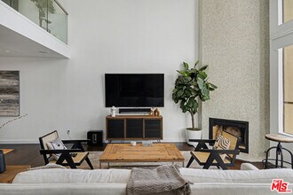 720 Huntley Dr in West Hollywood, CA - Building Photo - Building Photo