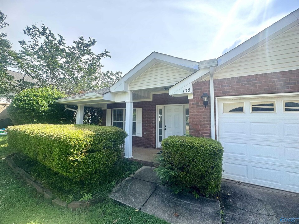 135 Bremerton Dr SW in Huntsville, AL - Building Photo