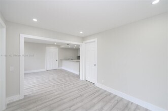 6518 Miami Lakes Dr in Miami Lakes, FL - Building Photo - Building Photo