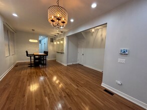 6744 S St Lawrence Ave in Chicago, IL - Building Photo - Building Photo