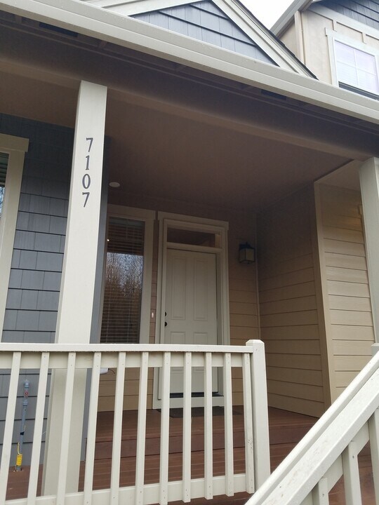 7107 Monroe Ln NE in Lacey, WA - Building Photo