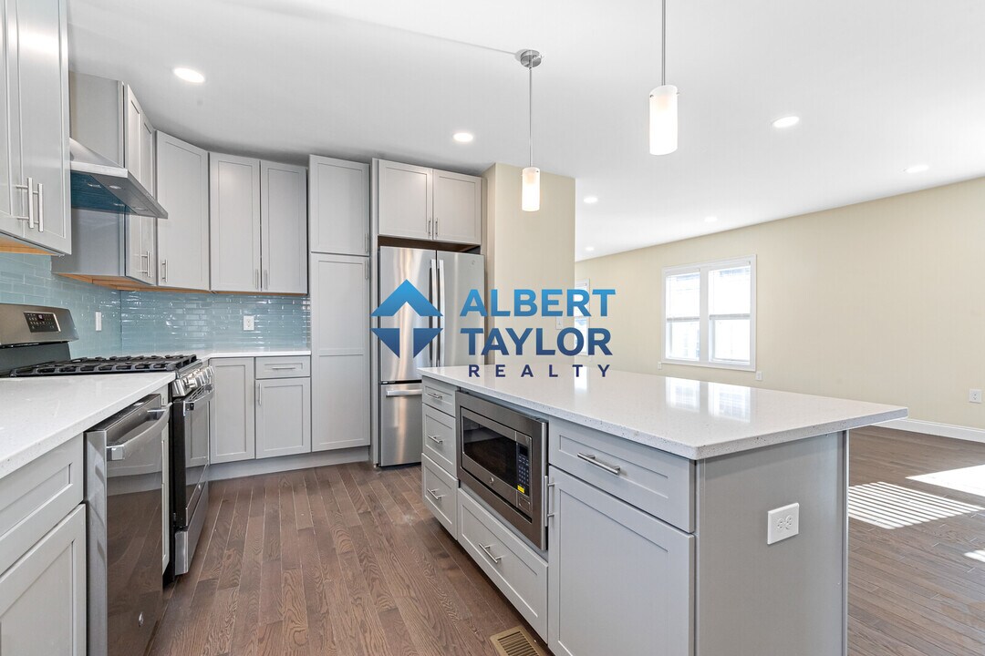 232 Fulton St, Unit 232 in Medford, MA - Building Photo
