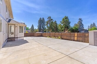 135 NE Telima Ln in Bend, OR - Building Photo - Building Photo