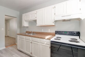 1443 W 40th St in Norfolk, VA - Building Photo - Building Photo