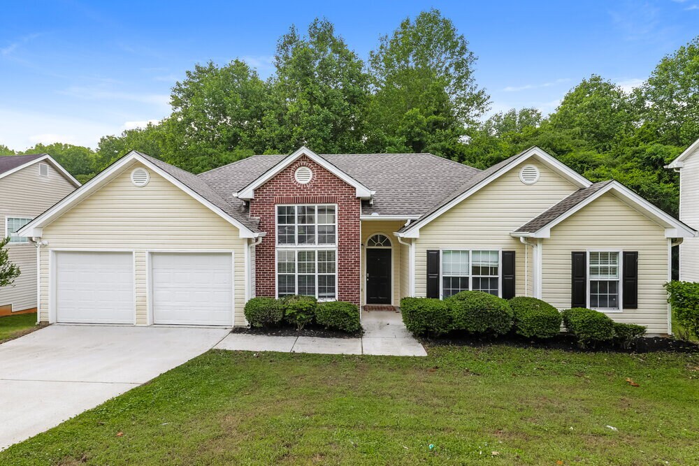 10990 Knotty Pine Pl in Hampton, GA - Building Photo