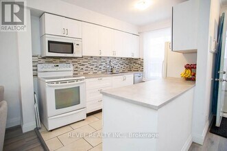 496 Grey St in Brantford, ON - Building Photo - Building Photo