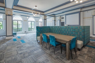 Madison Park Apartments in Chicago, IL - Building Photo - Interior Photo