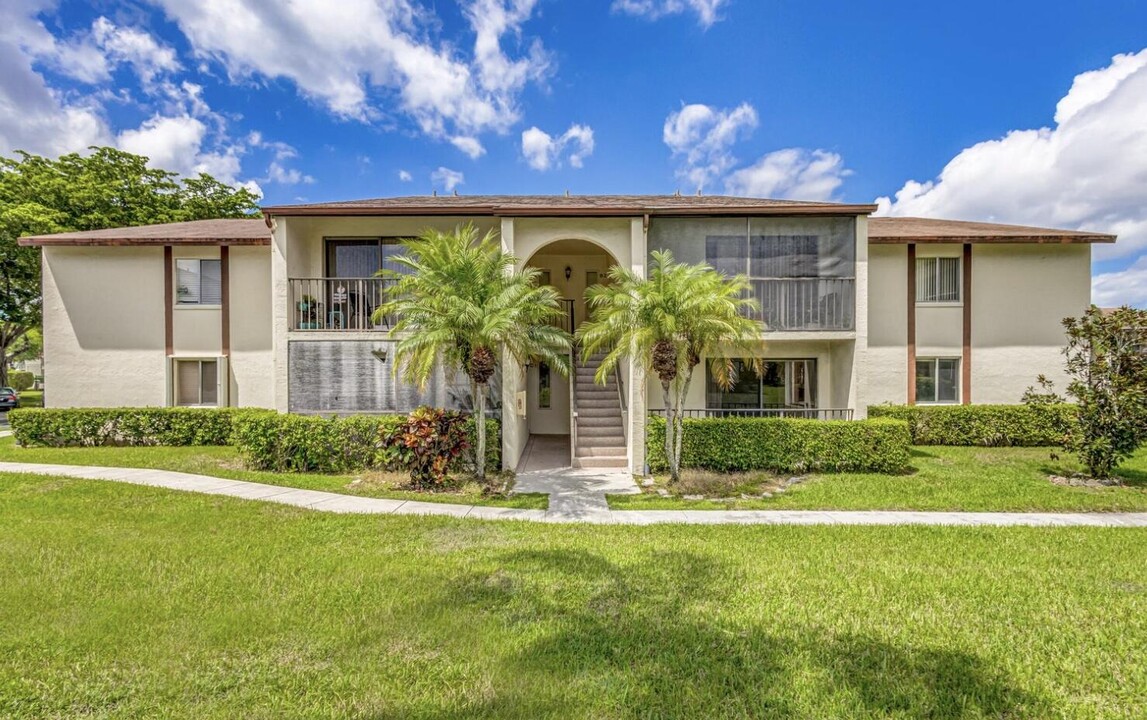 4821 Sable Pine Cir in West Palm Beach, FL - Building Photo