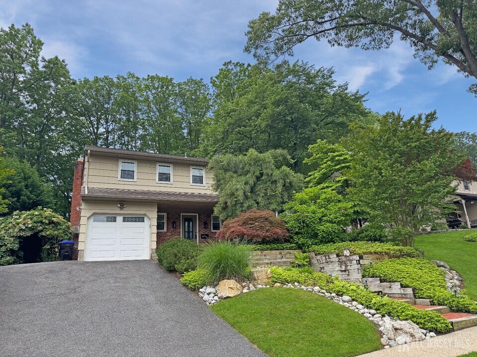 10 St Georges Rd in East Brunswick, NJ - Building Photo
