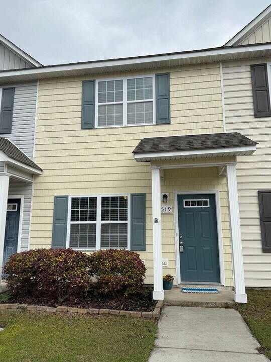 519 Oyster Rock Ln in Sneads Ferry, NC - Building Photo