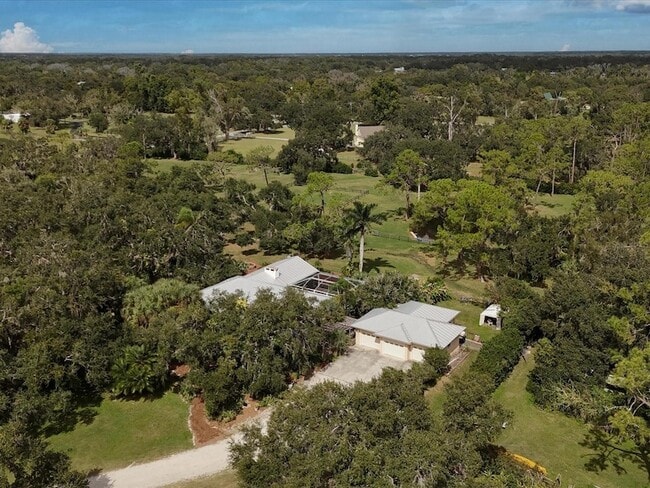 4708 Hidden River Rd in Sarasota, FL - Building Photo - Building Photo